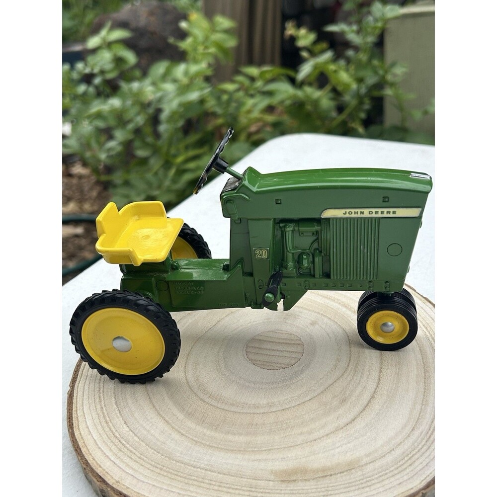 6" JOHN Deere Pedal Tractor Model 20 Die Cast ERTL Toy 1:8 Scale D-65